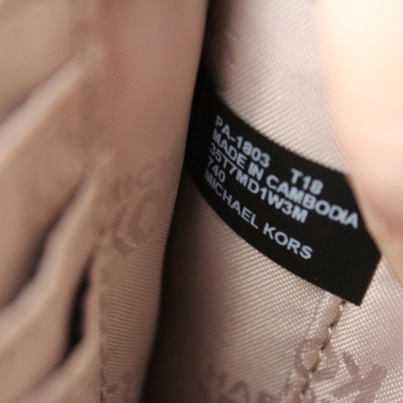 Michael Kors Sandrine Gold Wristlet - Picture 5 of 6